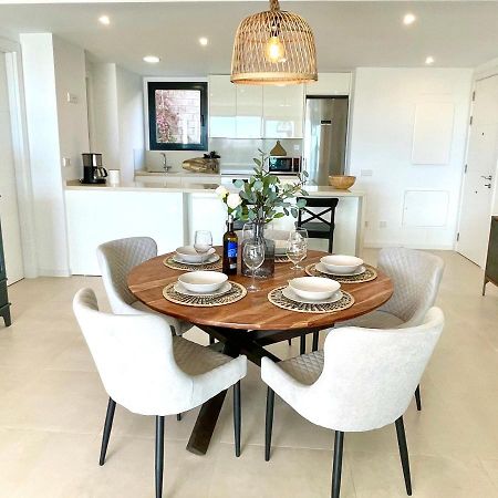 Luxury 3 Bedroom Apartment 300M From The Beach フエンヒロラ エクステリア 写真