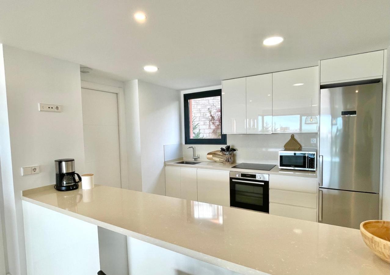Luxury 3 Bedroom Apartment 300M From The Beach フエンヒロラ エクステリア 写真