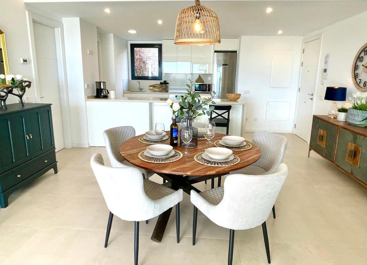 Luxury 3 Bedroom Apartment 300M From The Beach フエンヒロラ エクステリア 写真