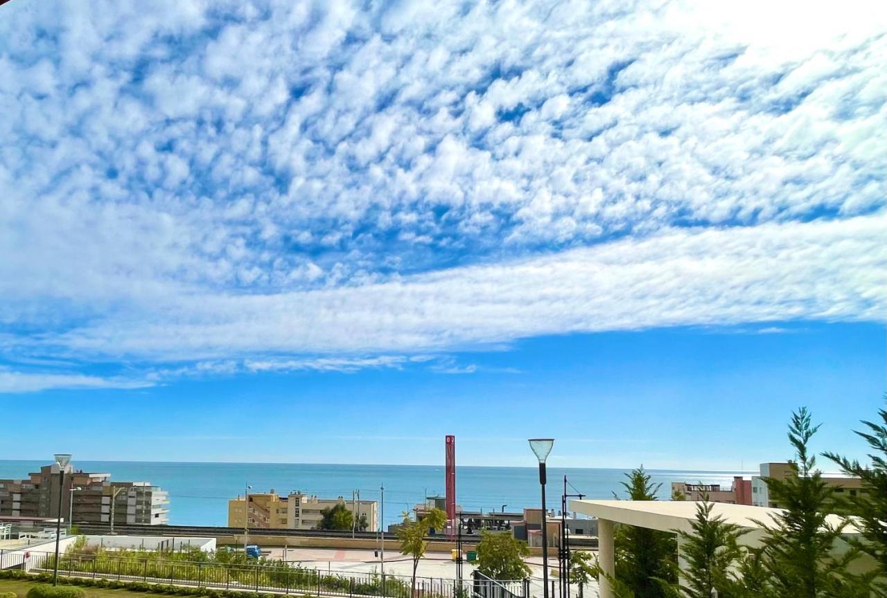 Luxury 3 Bedroom Apartment 300M From The Beach フエンヒロラ エクステリア 写真
