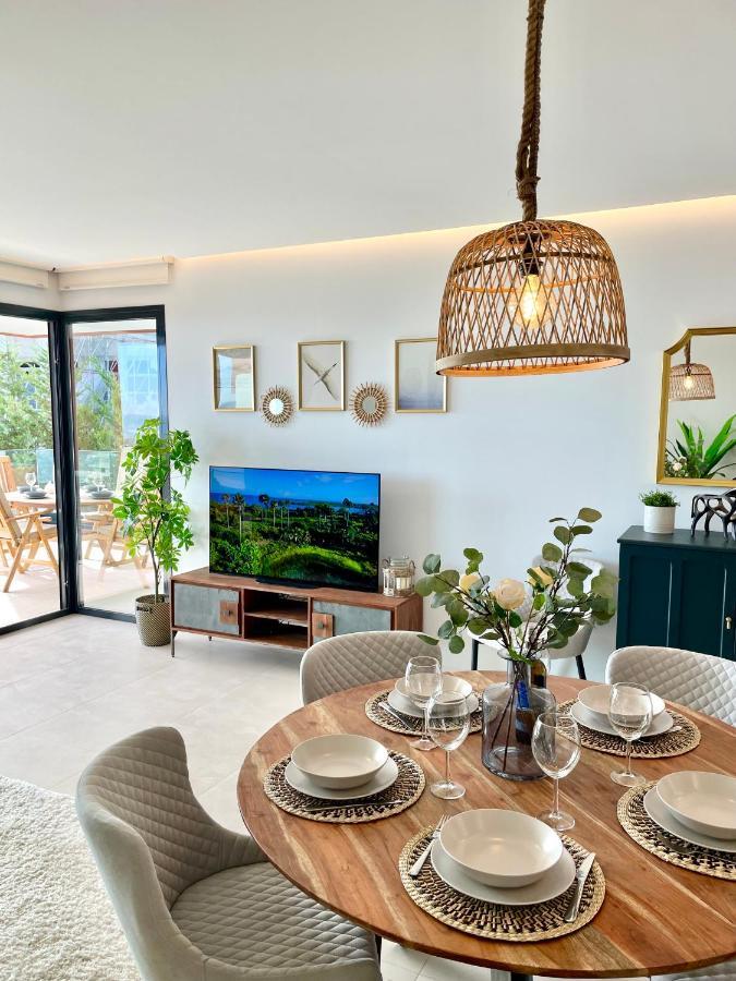 Luxury 3 Bedroom Apartment 300M From The Beach フエンヒロラ エクステリア 写真