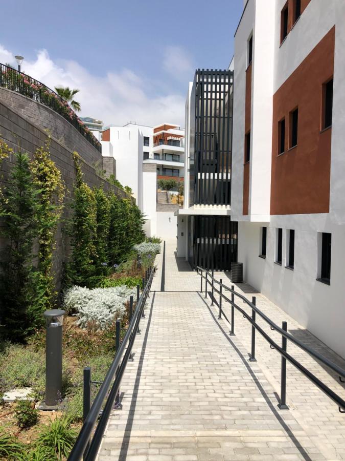 Luxury 3 Bedroom Apartment 300M From The Beach フエンヒロラ エクステリア 写真